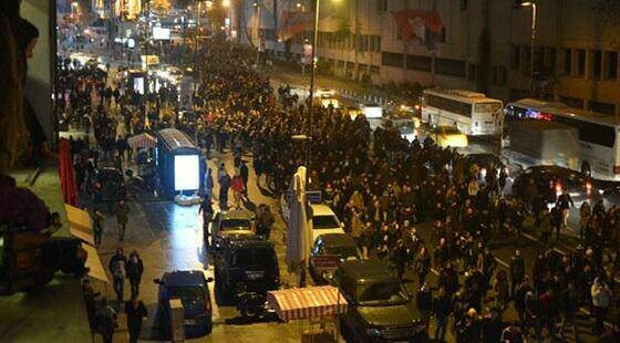 Harbiye'de binlerce kişi Taksim'e yürüyor